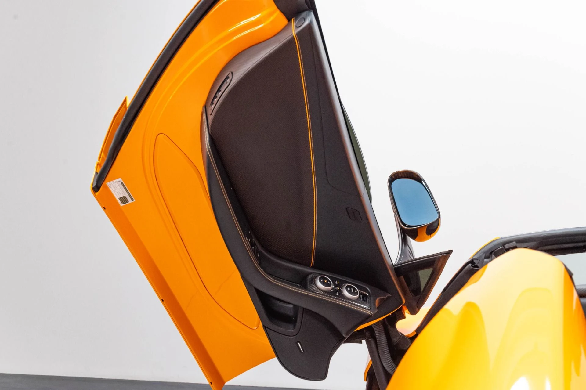 mph004_1256444737_Used_2015_Mc_Laren_650_S_Spider_1784647983_78a8289743
