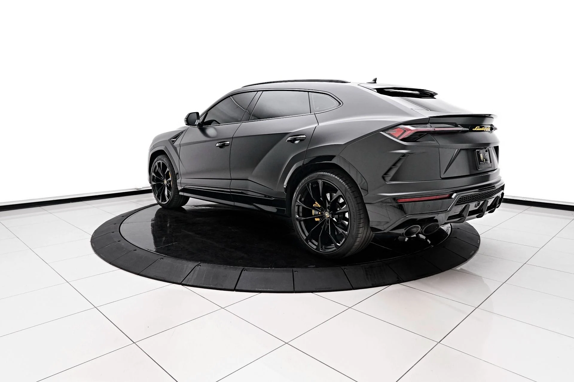 mph004_1257064937_Used_2022_Lamborghini_Urus_1714440387_7e63f31cc3
