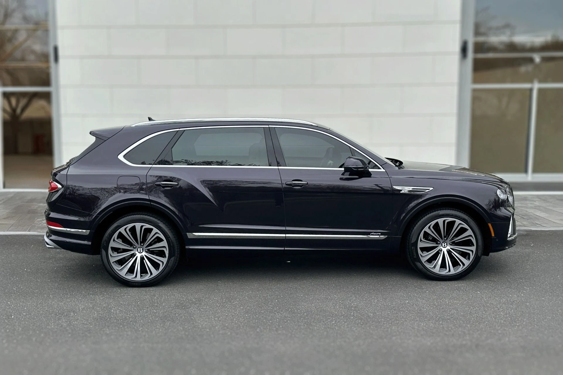 mph004_1261743771_Used_2024_Bentley_Bentayga_EWB_Azure_V8_1763042894_e63136a4c7