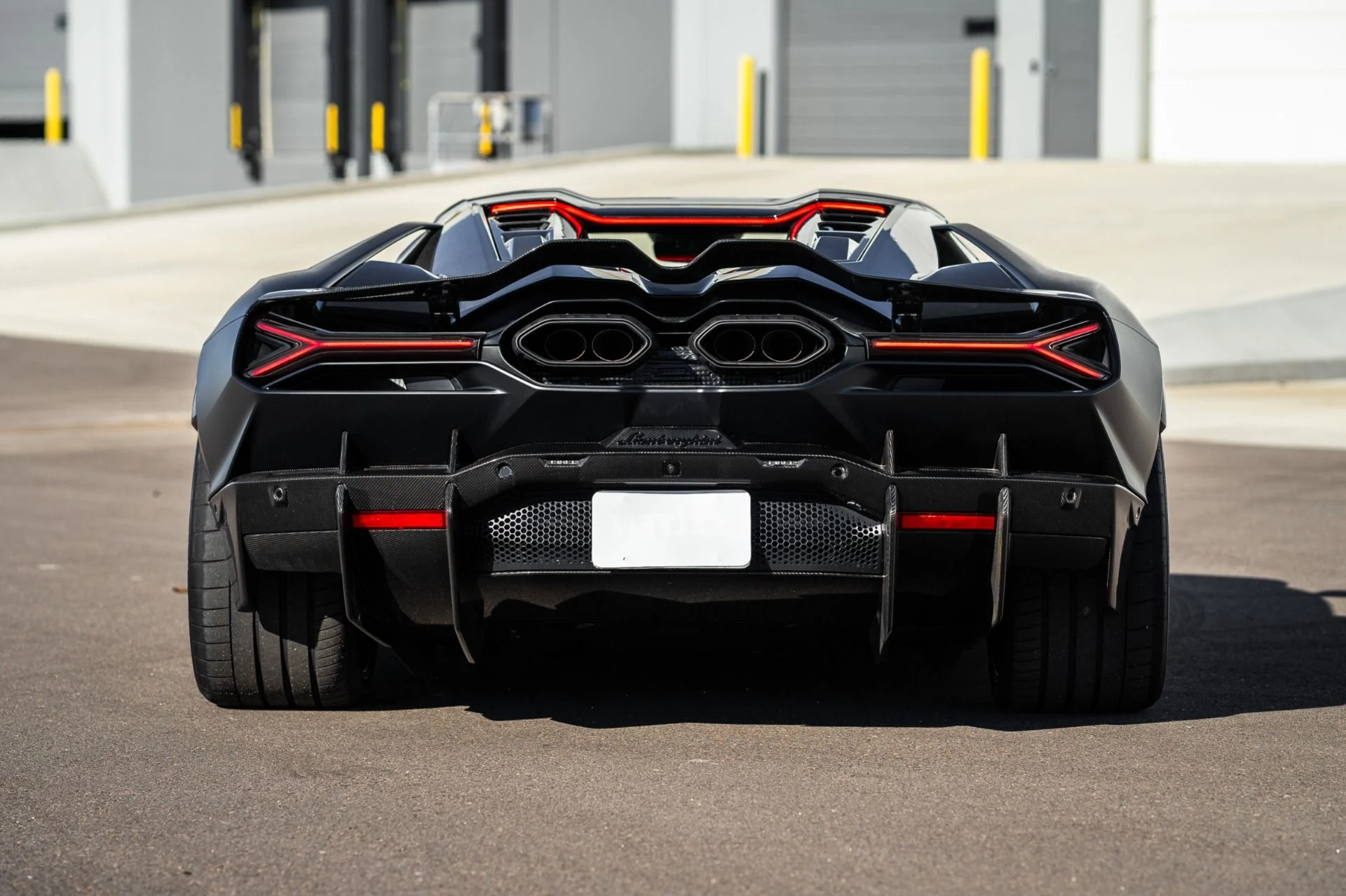 mph004_1263795413_Used_2025_Lamborghini_Revuelto_1791313558_3fe403f410