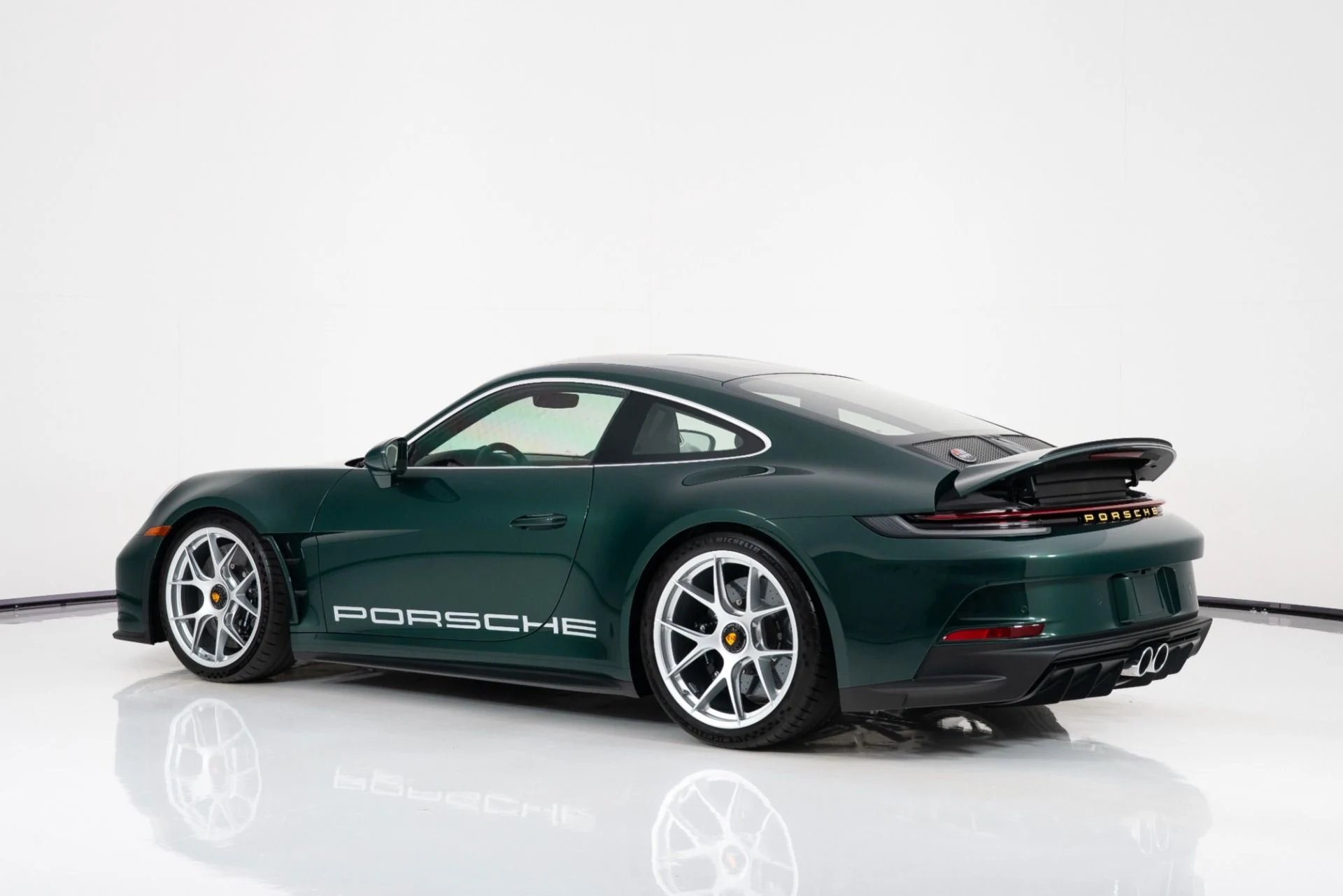 mph004_1266341433_Used_2024_Porsche_911_ST_1755542777_0a44fedd6a