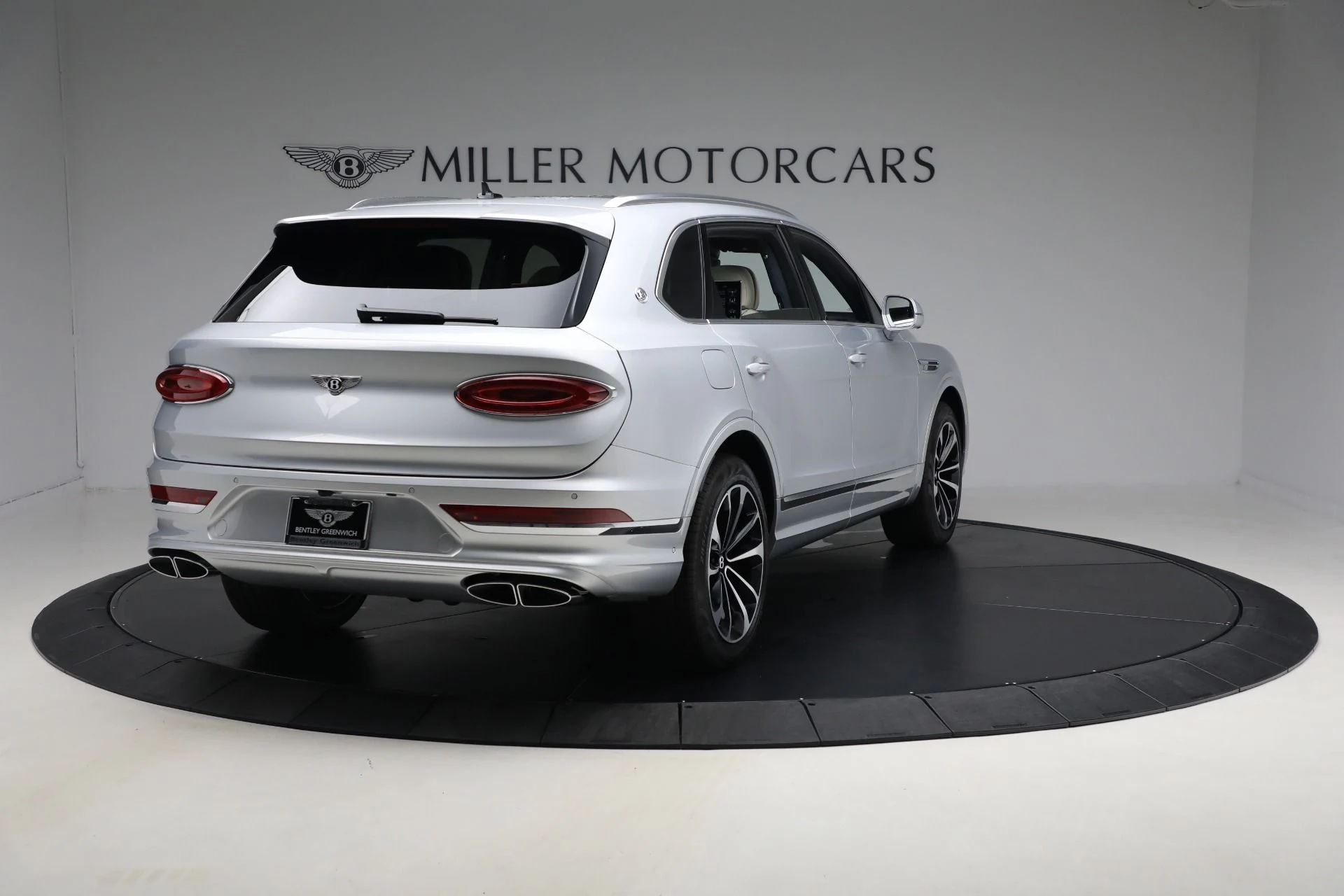 mph004_1273309400_New_2025_Bentley_Bentayga_EWB_V8_b34cc2efb4