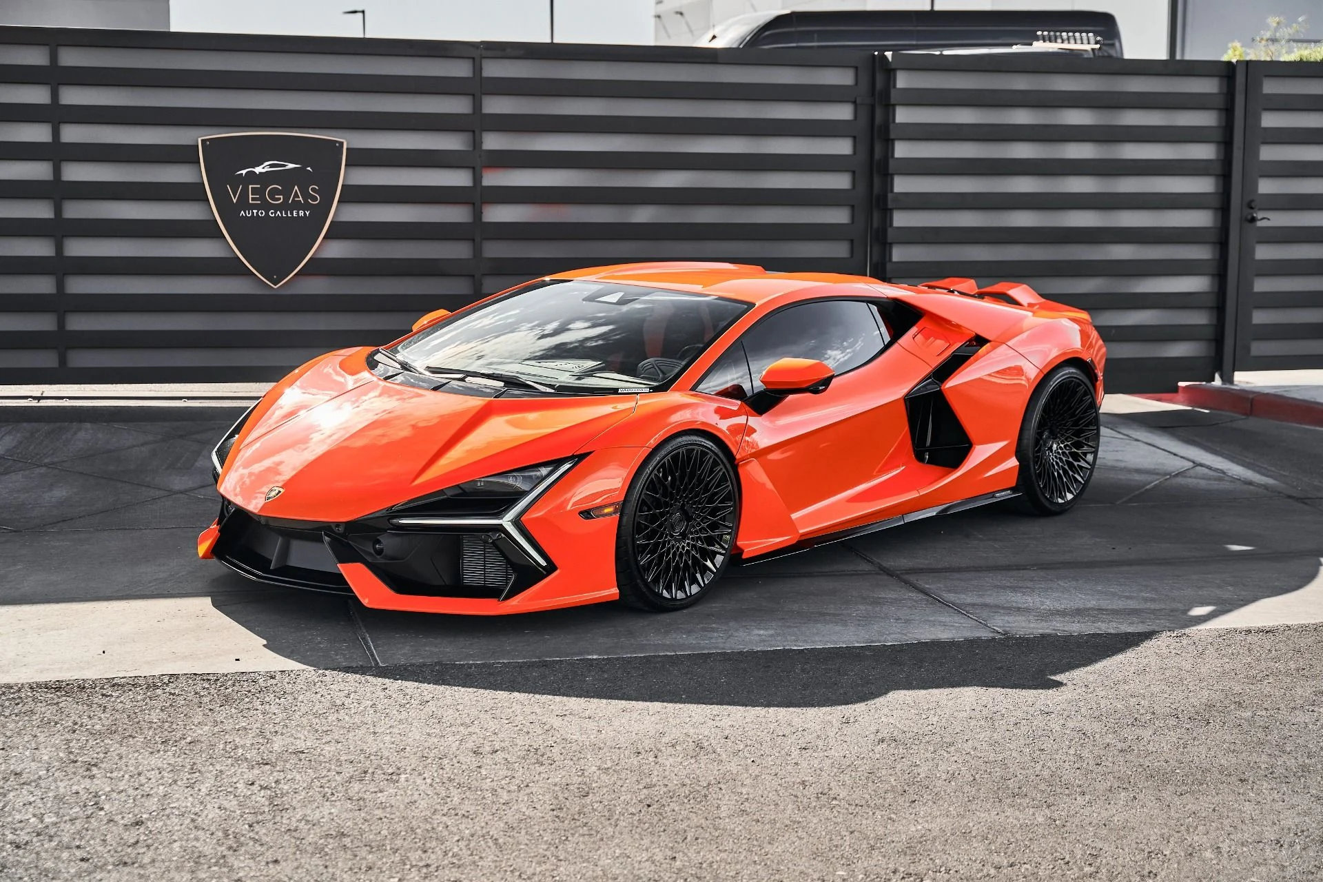 mph004_127436369_Used_2024_Lamborghini_Revuelto_Base_1787792619_6672151f73