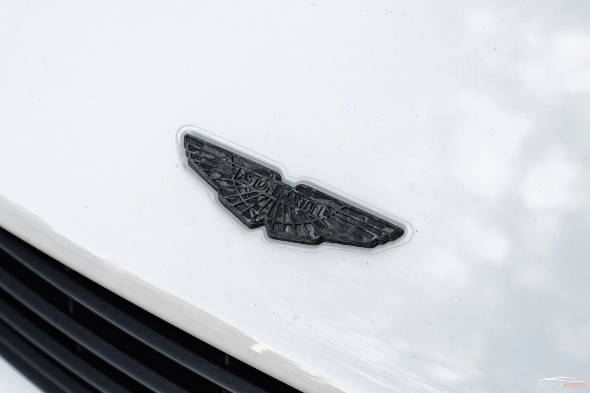 mph004_1287336233_Used_2015_Aston_Martin_Vanquish_Carbon_White_Tasteful_Upgrades_1784056520_1466e011a3