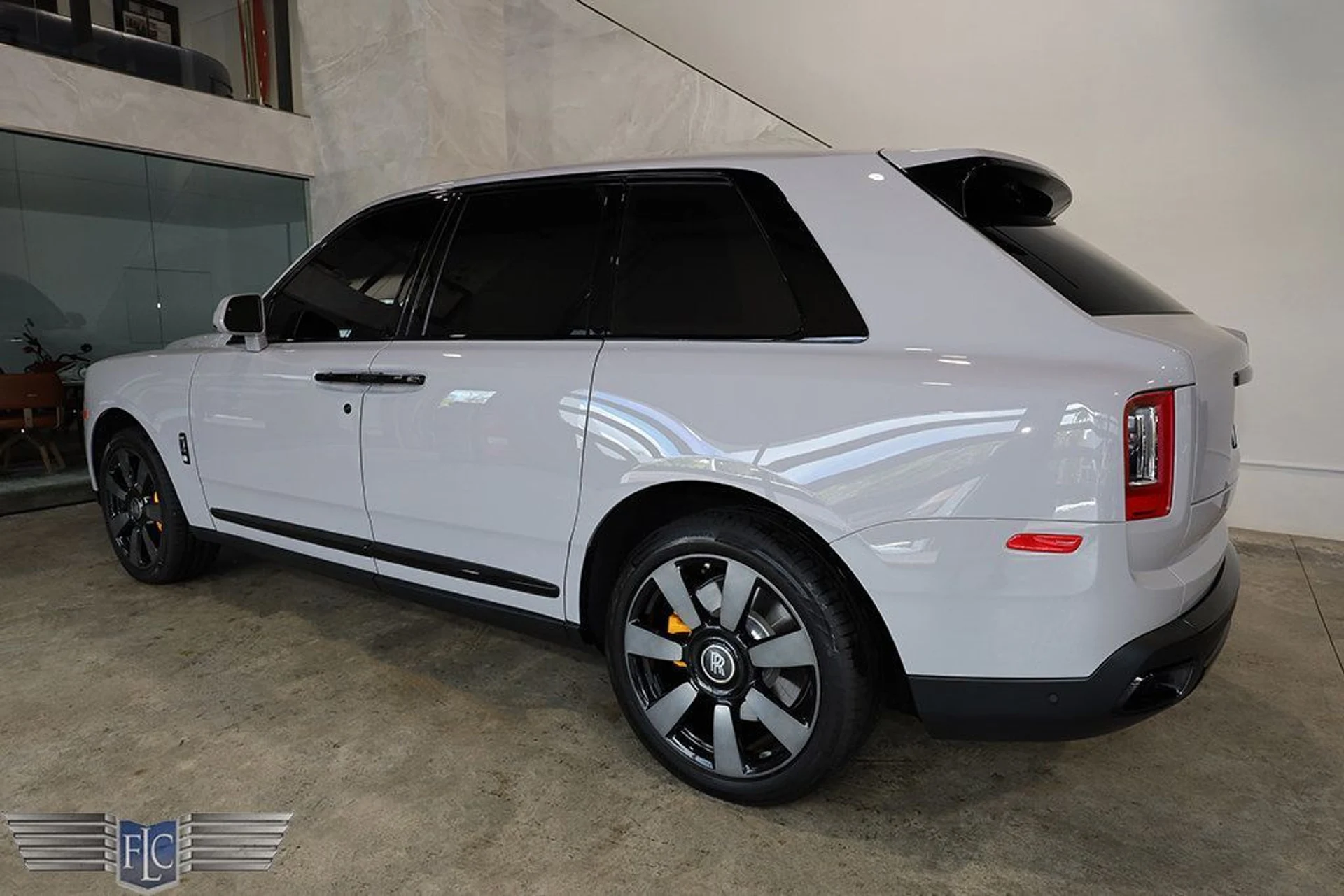 mph004_1296987250_used_2024_rolls_royce_cullinan_blackbadgesportutility_9689_22957854_5_1024_e4b155cd41