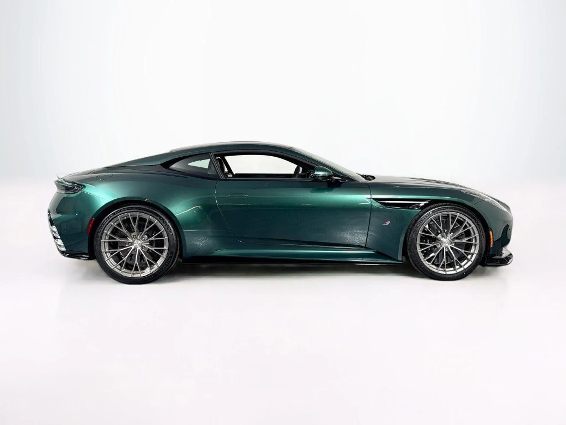 mph004_1305852763_new_2026_aston_martin_db12_scoupe_11350_23086694_6_1024_1599b303b3