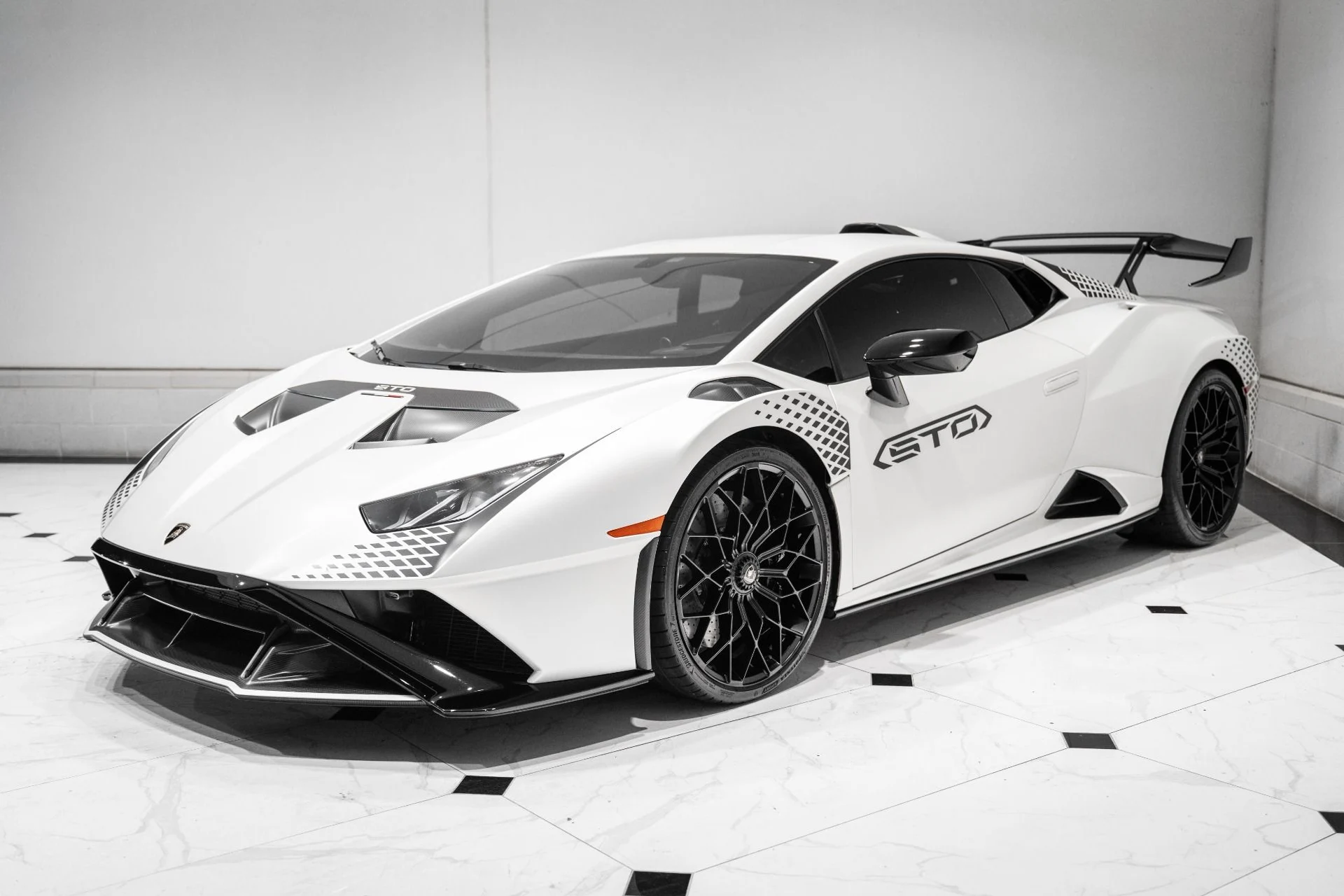 mph004_1308230958_Used_2023_Lamborghini_Huracan_STO_STO_1784326294_90e4f16b4d