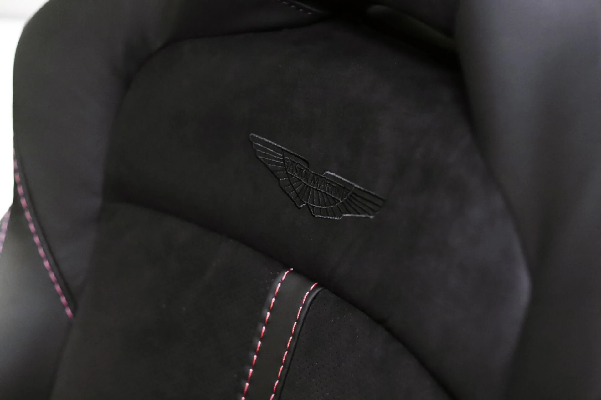 mph004_1312476340_Used_2023_Aston_Martin_DBX_707_1744811581_2d26a31b65