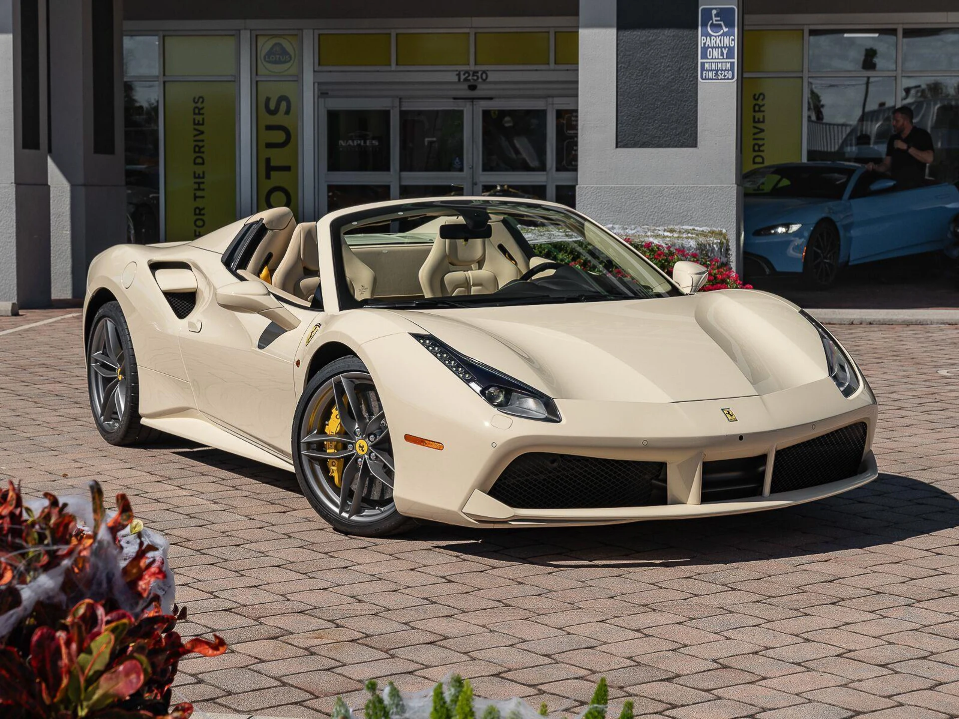 mph004_1328487253_Used_2016_ferrari_488_Spider_2dr_Conv_1785783808_3d7a9eccf5