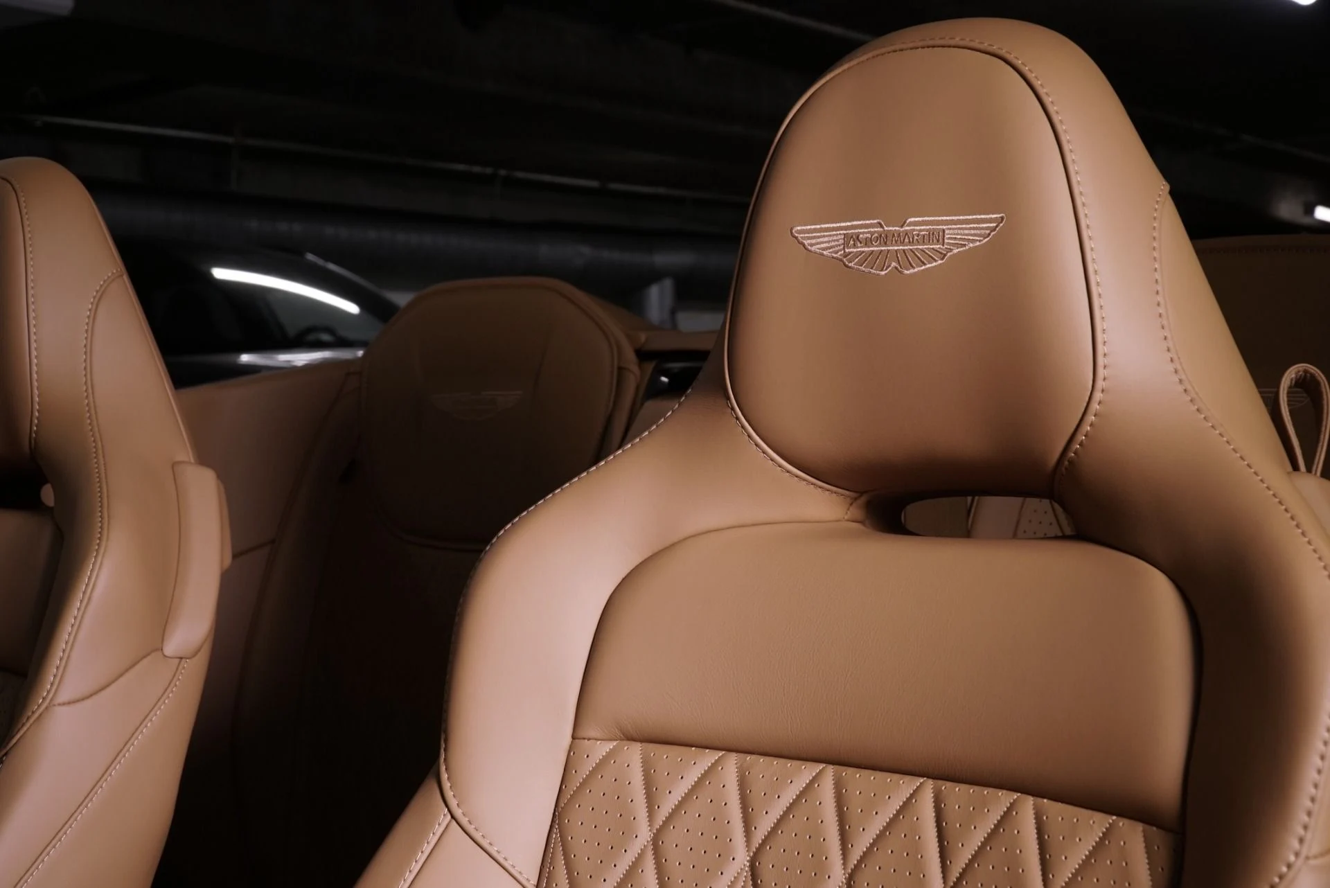 mph004_1340621124_New_2026_Aston_Martin_DB_12_Volante_Volante_1762323175_468bb74b4e