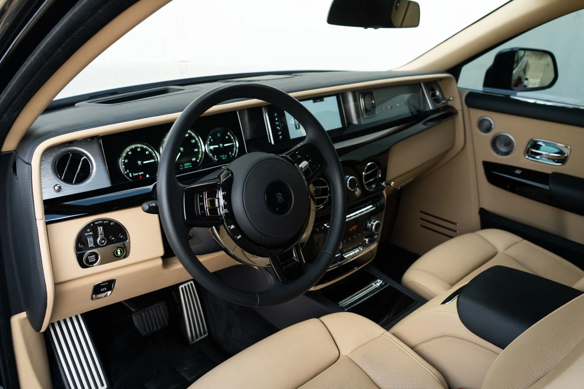 mph004_1346340569_Used_2022_Rolls_Royce_Phantom_EWB_1771455948_b3b02789f3