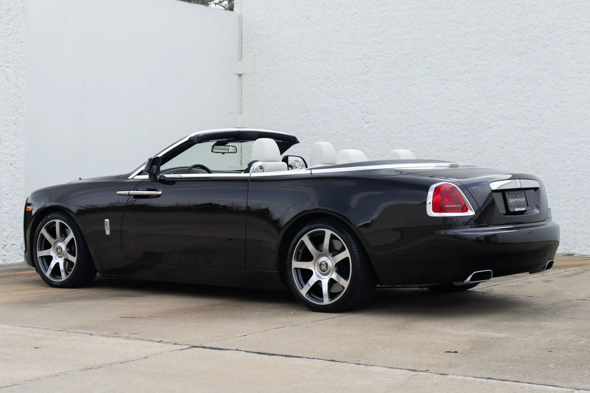 mph004_1352221465_Used_2017_Rolls_Royce_Dawn_1771784248_293a93e929