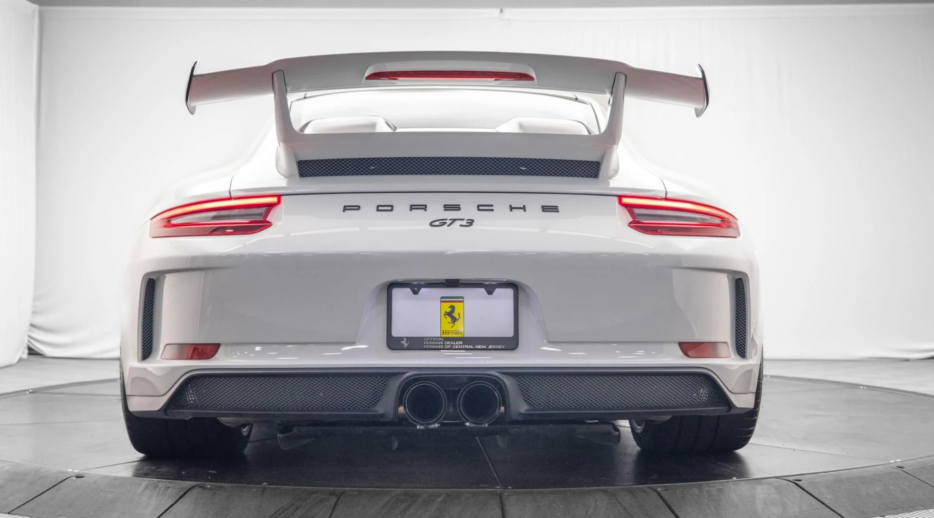 mph004_1352495473_Used_2018_Porsche_911_GT_3_1755332368_da5d6e0ec8