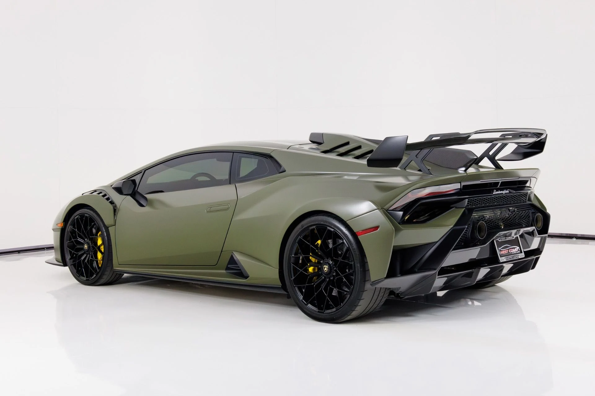 mph004_1359949649_Used_2022_Lamborghini_Huracan_STO_1770056089_81a26eff61