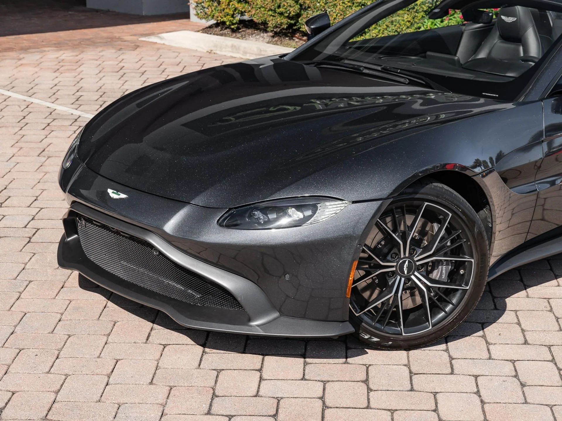 mph004_1370372393_Used_2021_Aston_Martin_Vantage_1763409927_1efb402a6d
