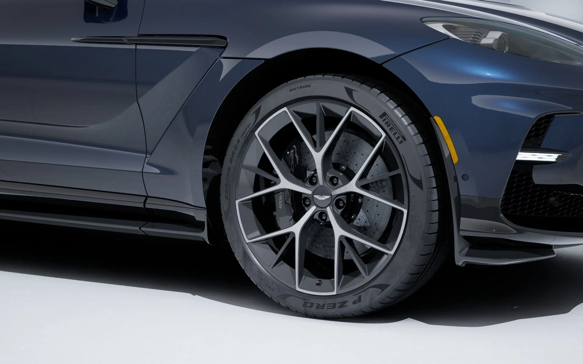 mph004_1371371989_New_2026_Aston_Martin_DBX_707_1764708362_782467627e