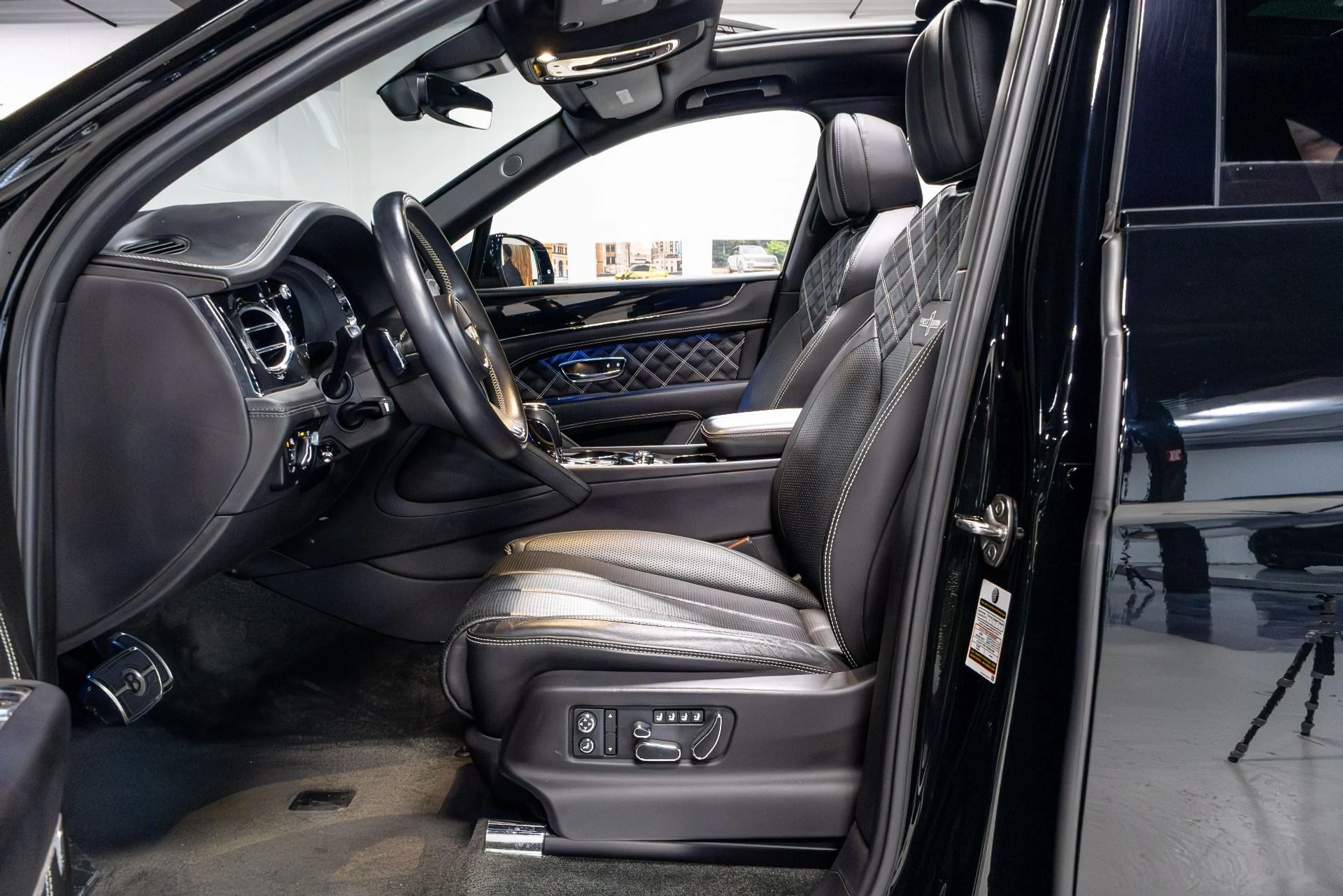 mph004_1372363883_Used_2021_Bentley_Bentayga_V8_1775865937_26d0d4554f