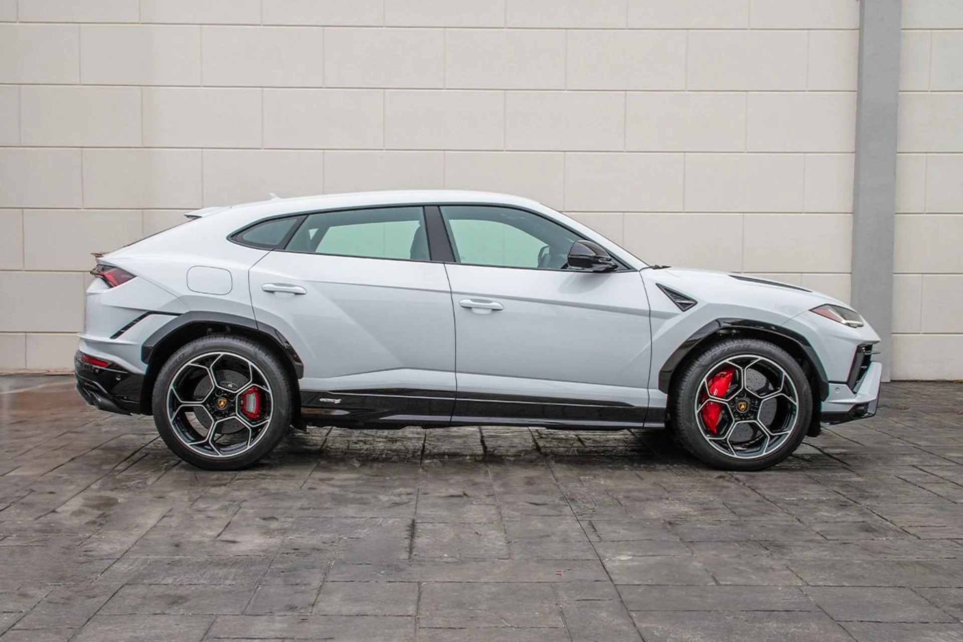 mph004_138273374_Used_2024_Lamborghini_Urus_S_1736004526_9a46a21213