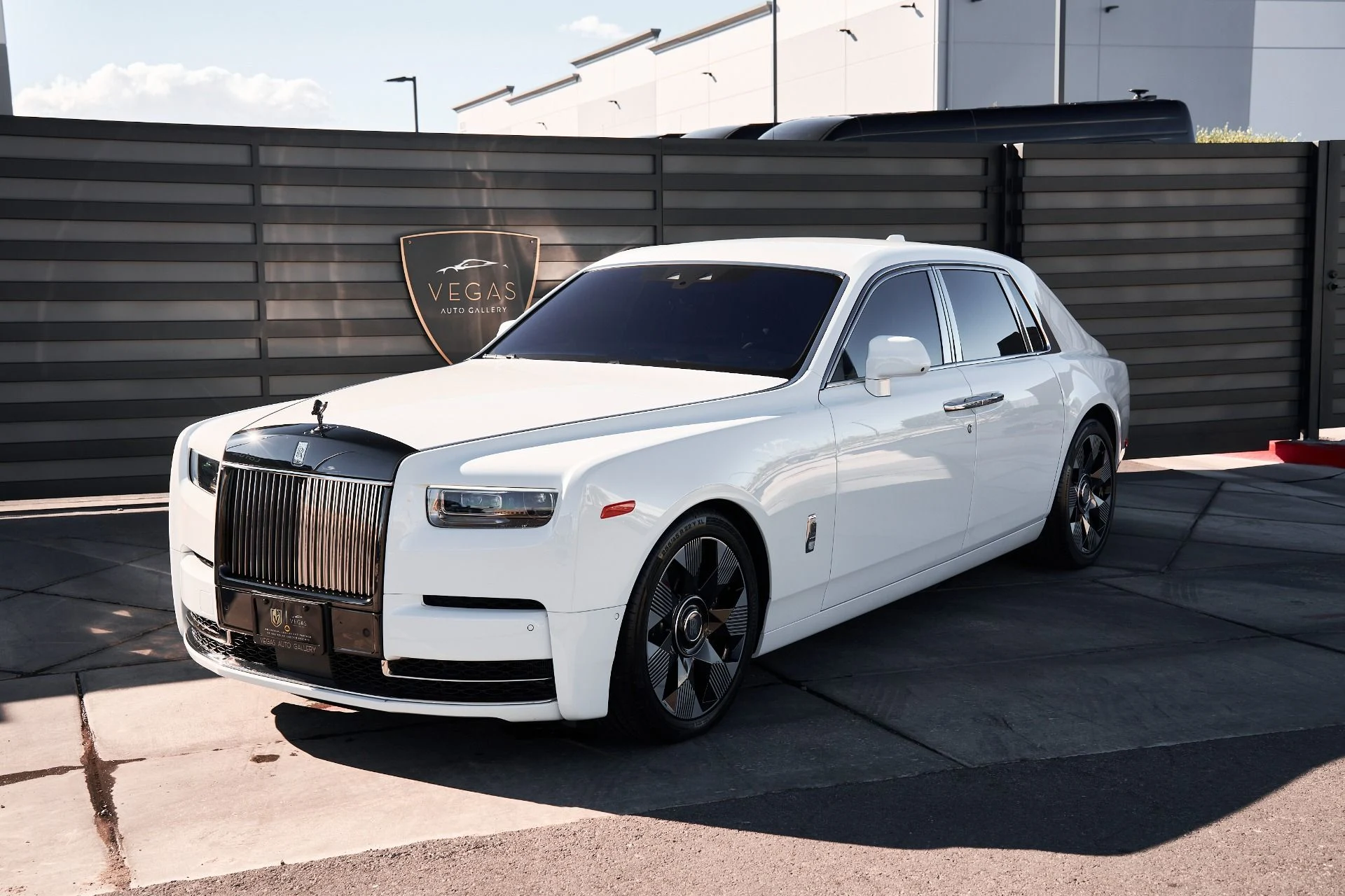 mph004_140616211_Used_2023_Rolls_Royce_Phantom_Base_1760229048_b74ceda9cc