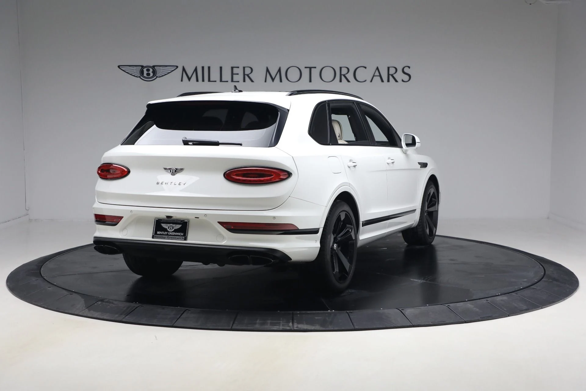 mph004_1416506421_Used_2023_Bentley_Bentayga_V8_1770079262_68b0f9e626