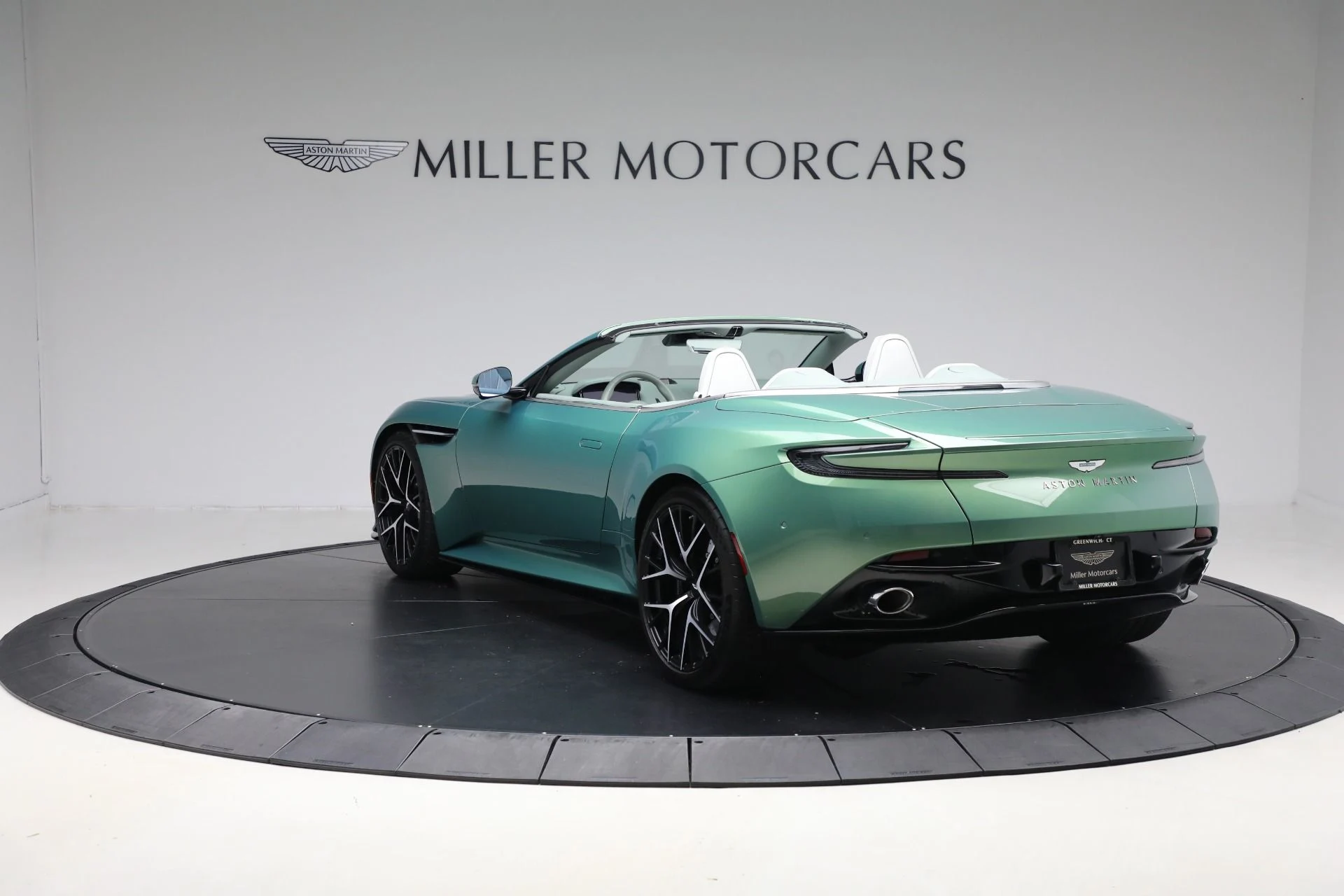 mph004_1420892779_New_2025_Aston_Martin_DB_12_Volante_c1f3eaafad