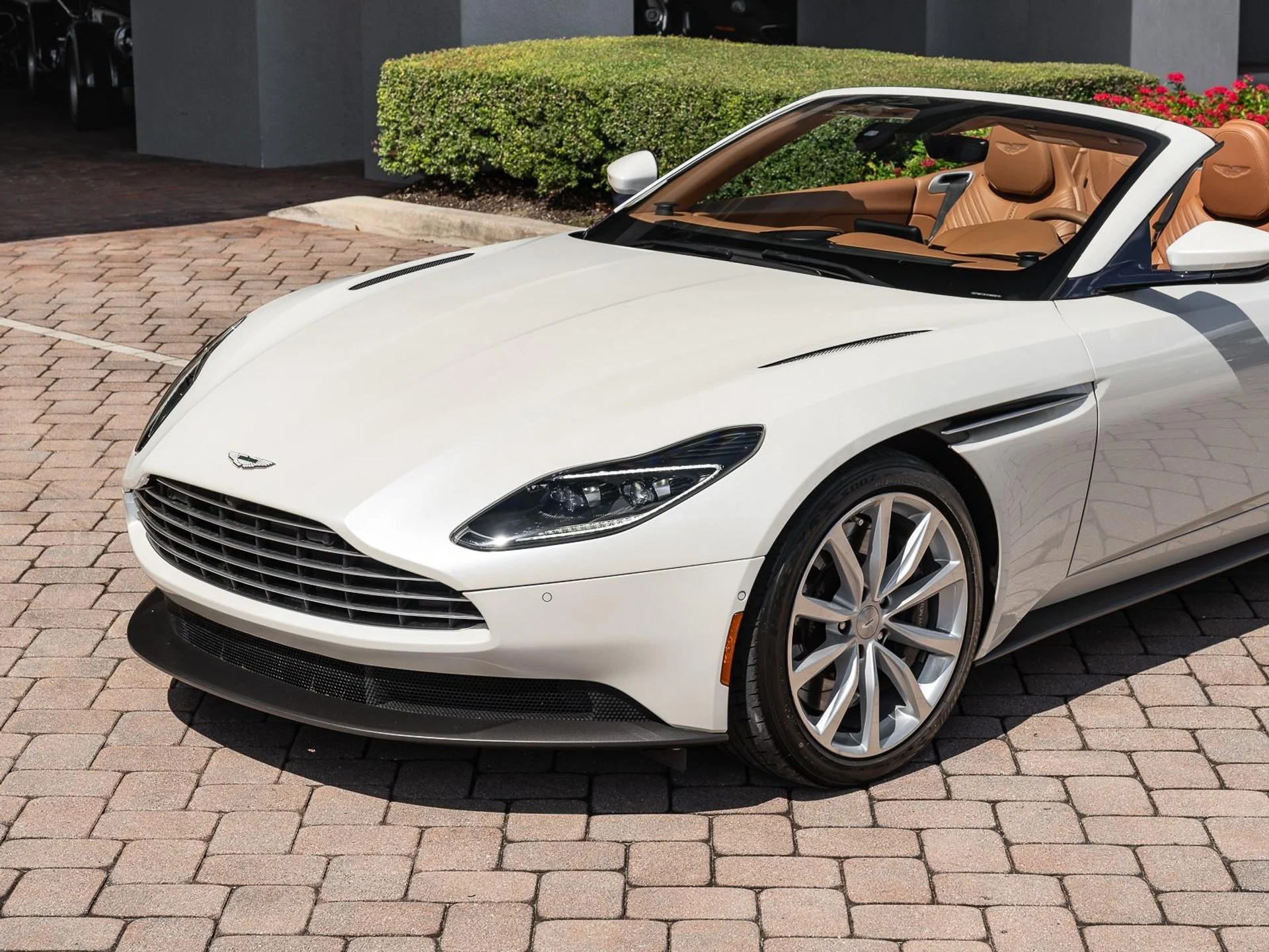 mph004_1426266539_Used_2019_Aston_Martin_DB_11_1760731516_1834f2d68e