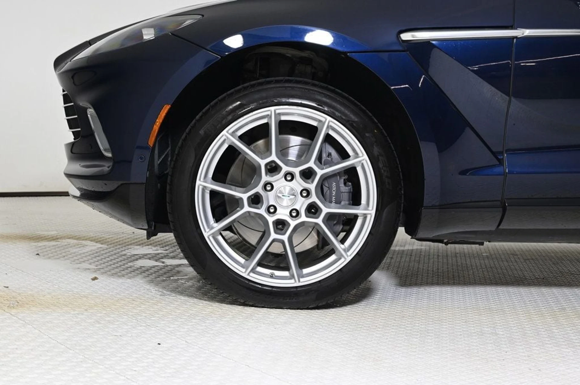 mph004_1451136103_used_2021_aston_martin_dbx_base_11350_22922965_4_1024_ef4c2a7b2a