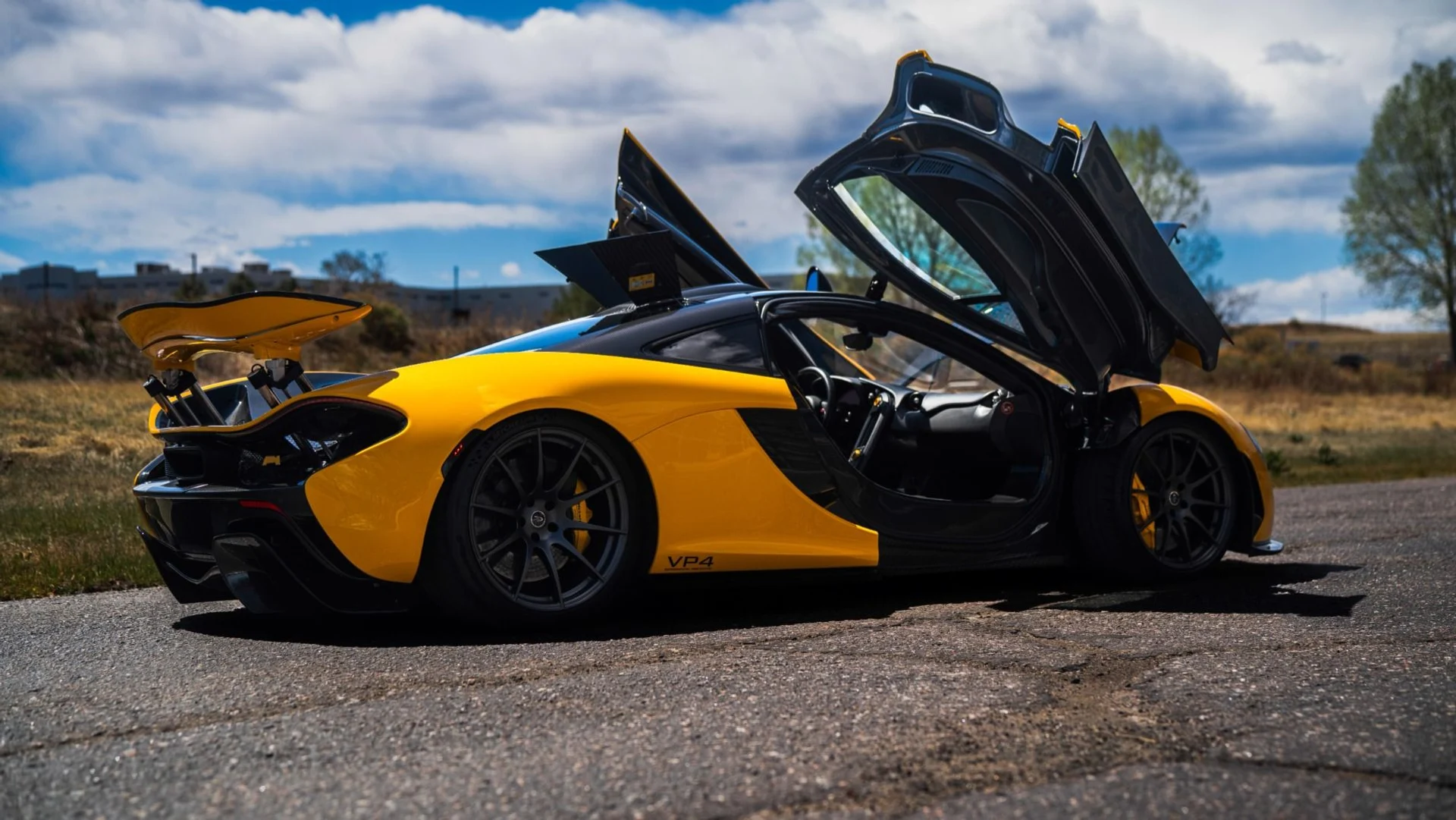 mph004_1457134710_Used_2013_Mc_Laren_P1_Coupe_1779235073_8916620c6e