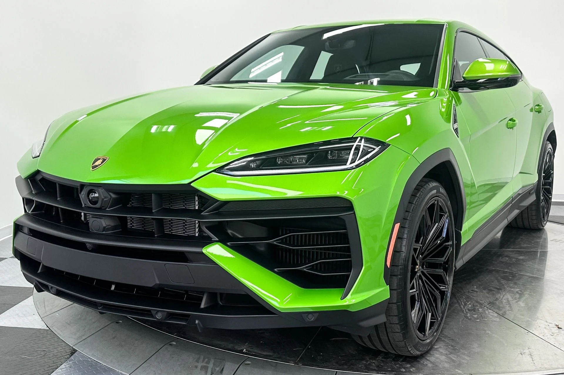mph004_145893771_Used_2025_Lamborghini_Urus_SE_Bicolor_Sportive_Interior_870_Miles_789_Horsepower_1772047761_285b5ce507