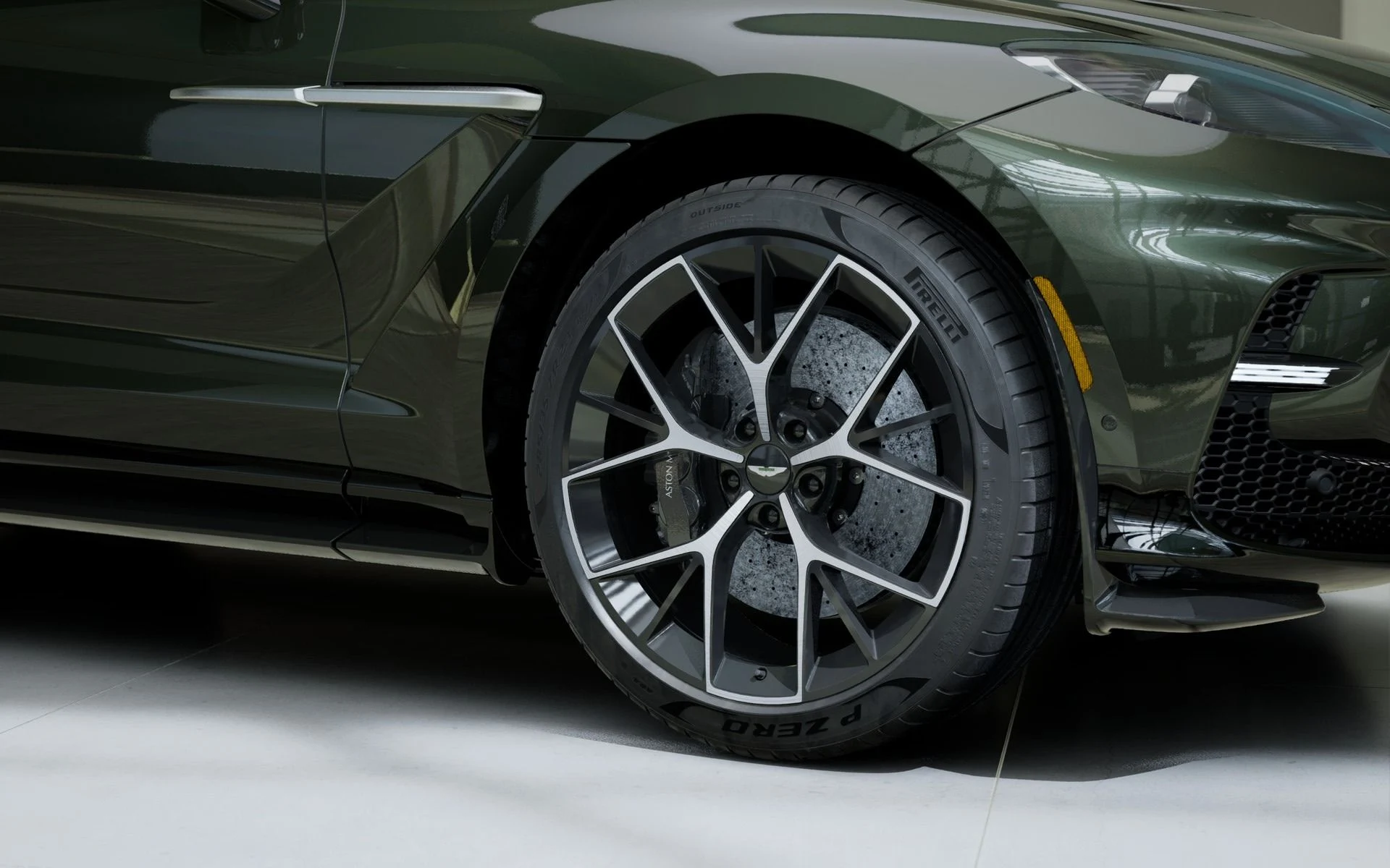 mph004_1472778242_New_2026_Aston_Martin_DBX_707_1765814956_630673847e