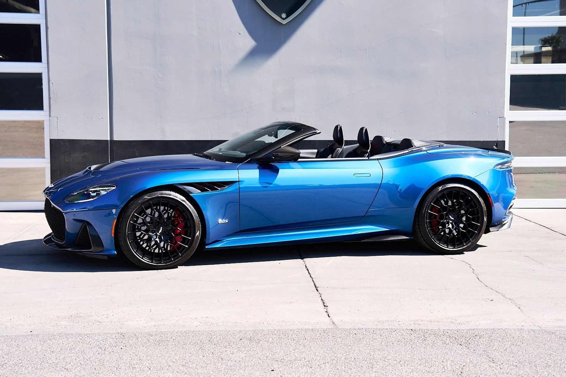 mph004_1474274212_Used_2023_Aston_Martin_DBS_Volante_1746755908_2a1664c37c