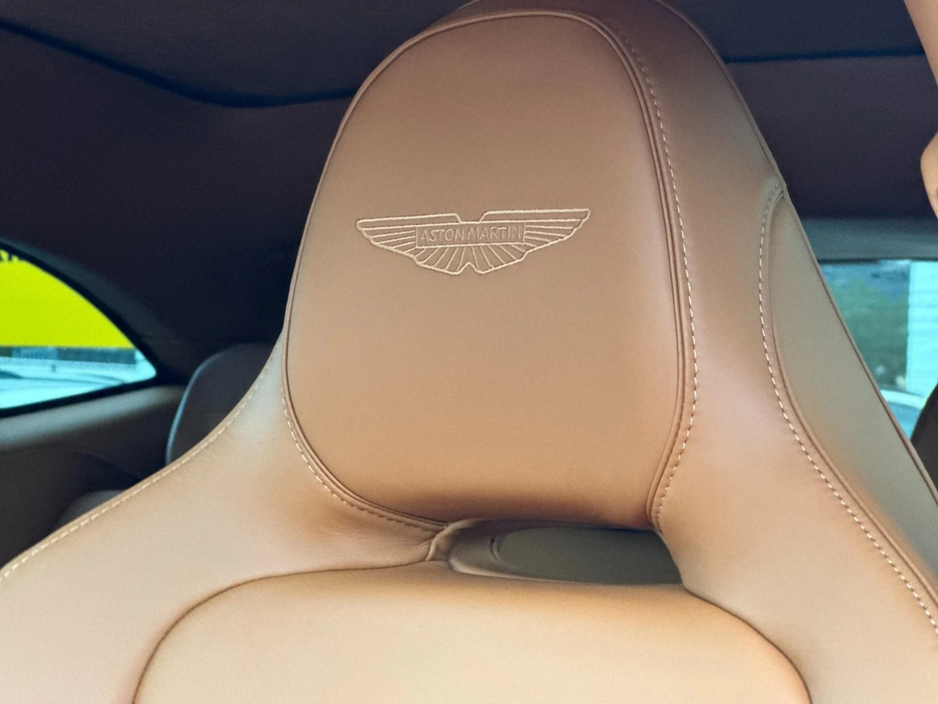 mph004_1483530590_New_2026_Aston_Martin_DBX_707_1767798686_e2d078a83a