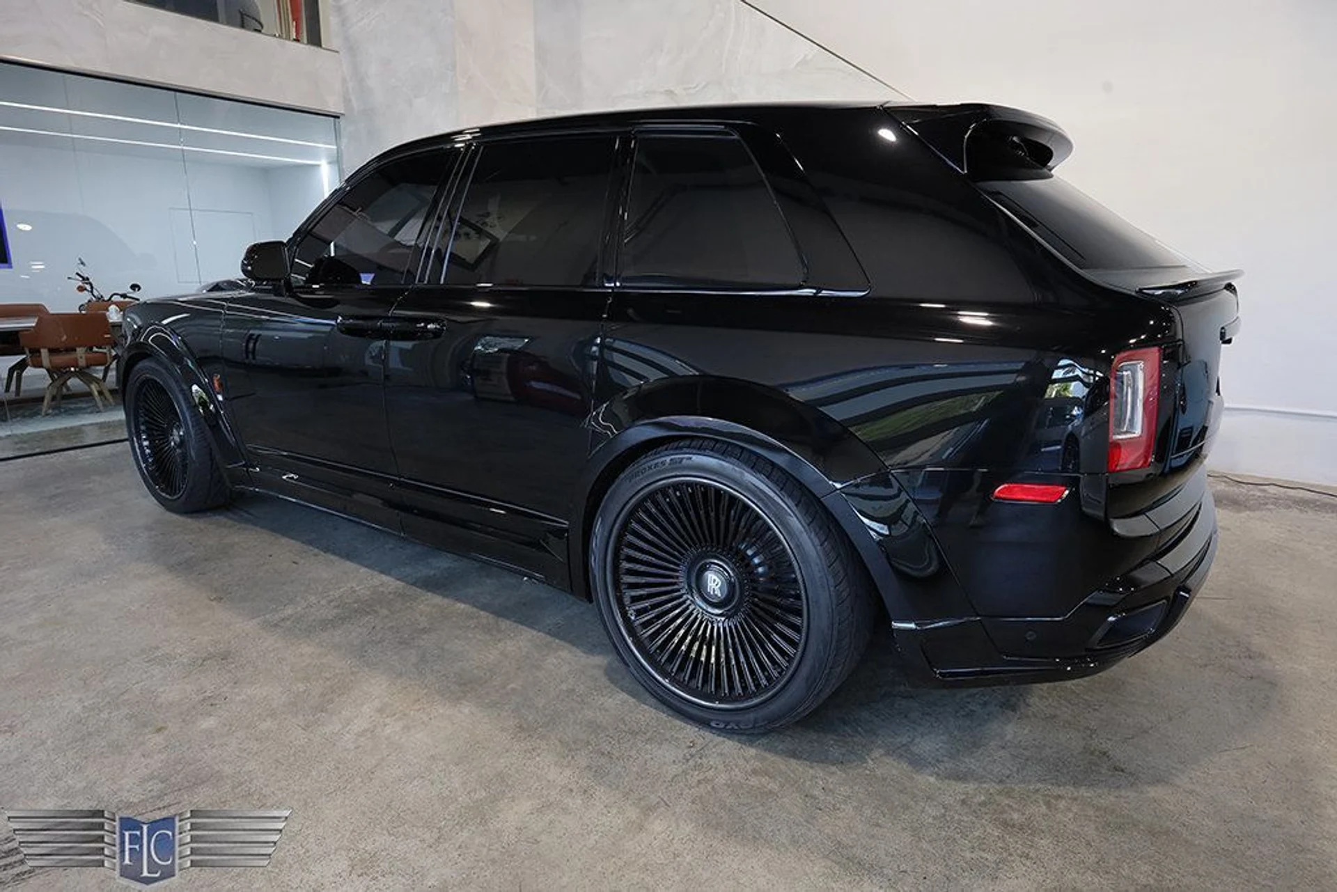 mph004_1485383647_used_2023_rolls_royce_cullinan_blackbadgesportutility_9689_23001935_5_1024_1304f461f1