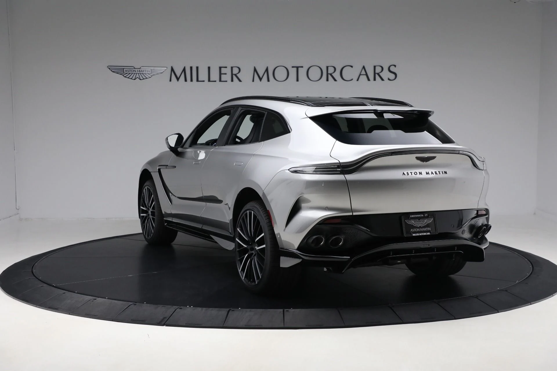 mph004_1496494466_New_2025_Aston_Martin_DBX_707_cf42173cbf