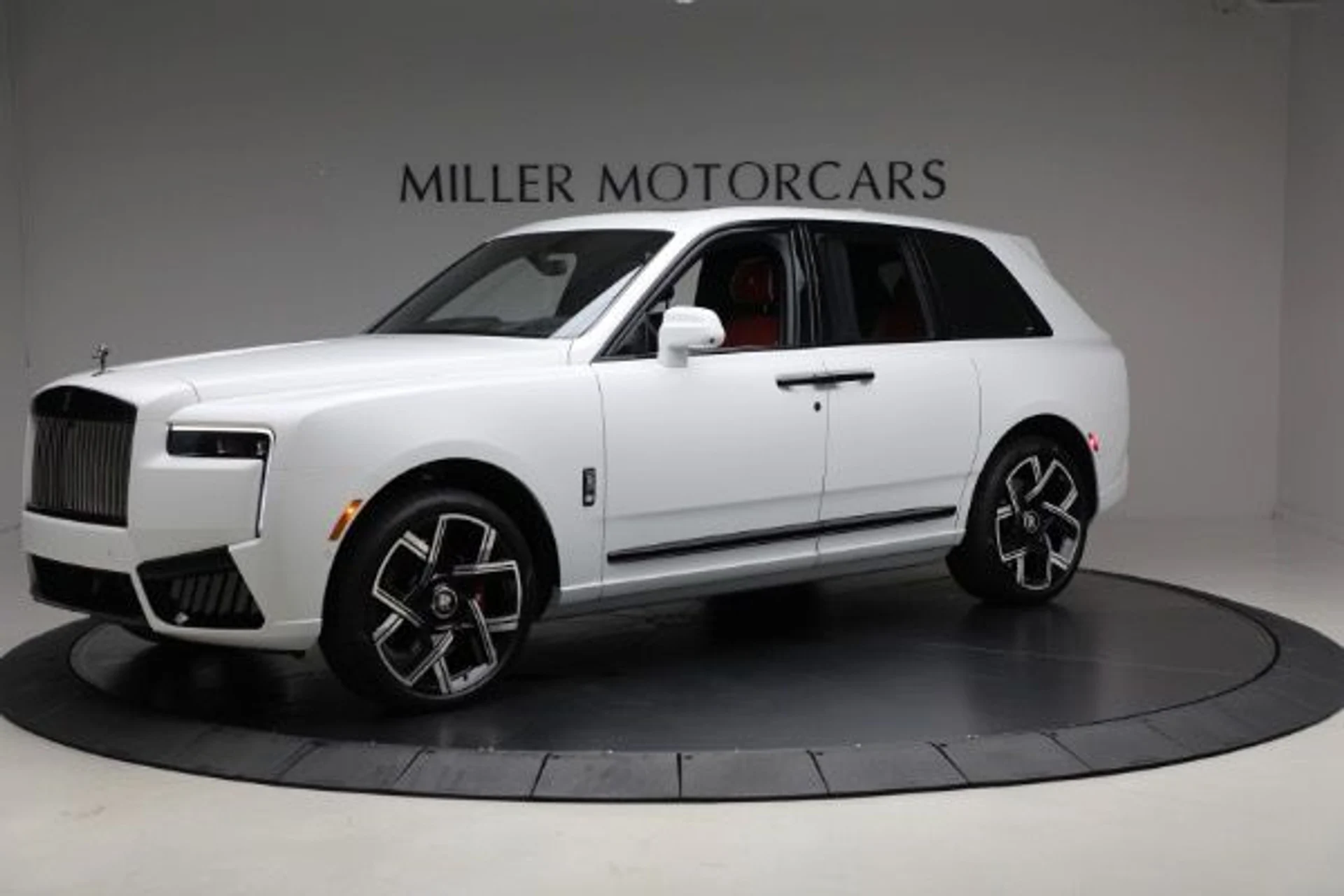 mph004_1506516010_Used_2025_Rolls_Royce_Black_Badge_Cullinan_3724246c31