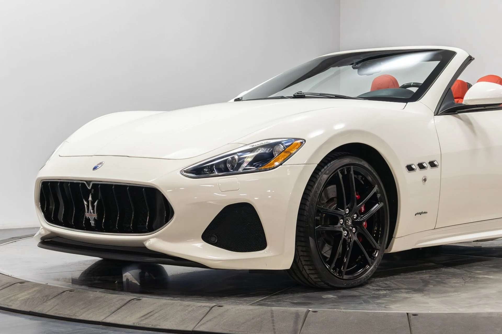 mph004_150967192_Used_2018_Maserati_Gran_Turismo_1761598740_521e9bd53e