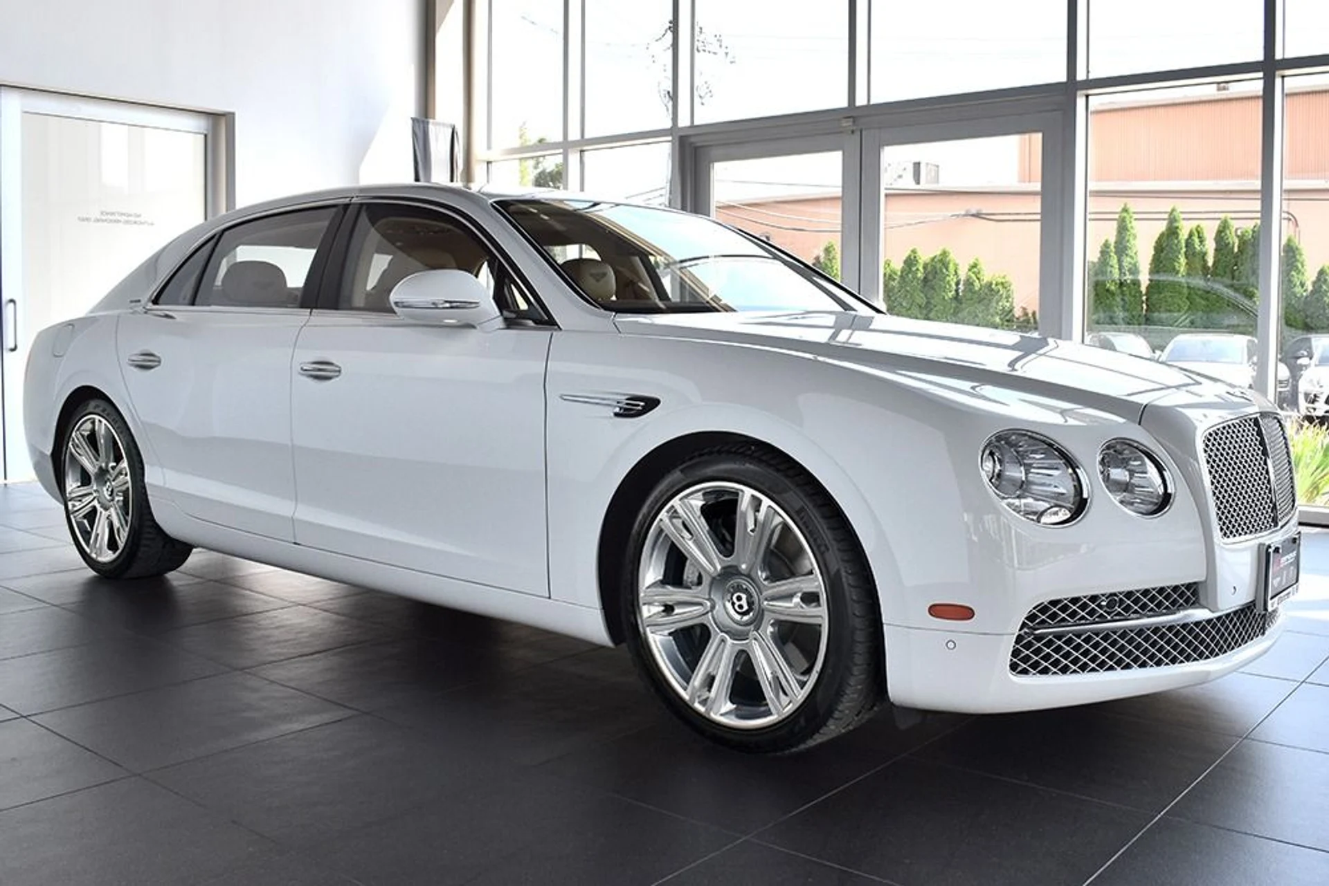 mph004_151063357_Used_2014_Bentley_Flying_Spur_1536178125_bcb3ca334a