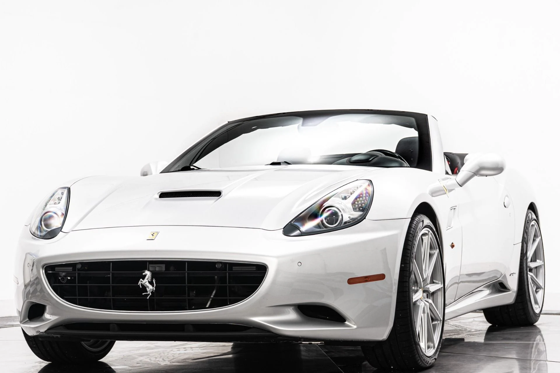 mph004_1520339945_Used_2013_Ferrari_California_1756329432_4af67a856e