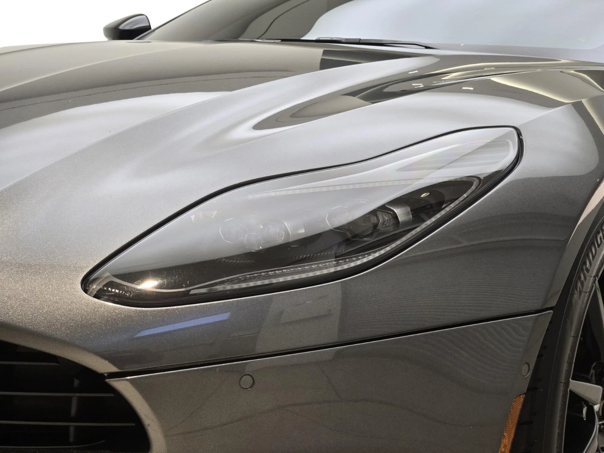 mph004_152648872_Used_2020_Aston_Martin_DB_11_1727783476_583fd8d875