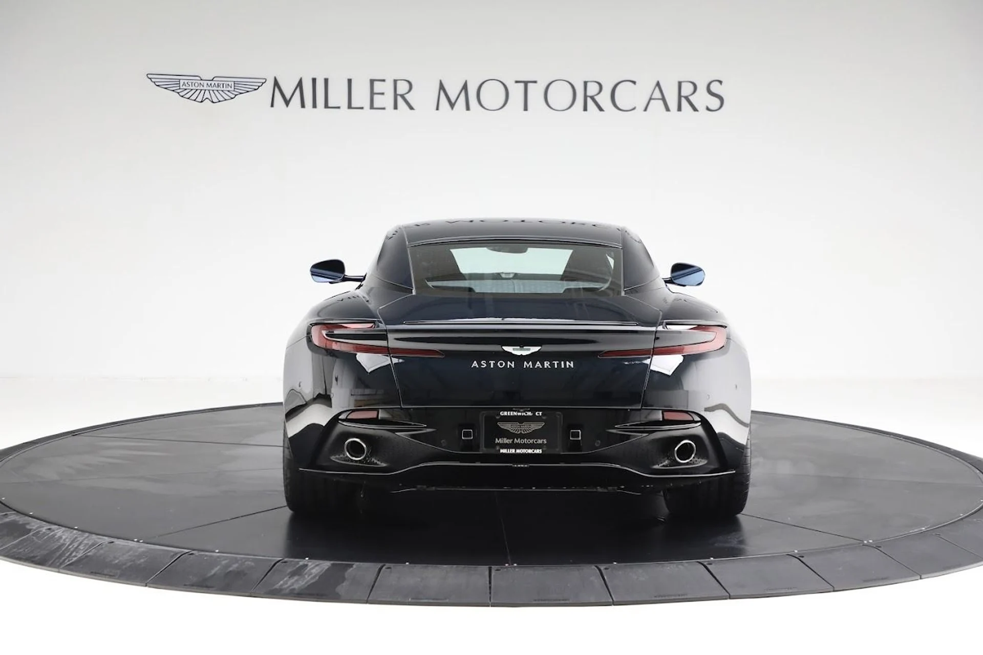 mph004_1538437644_Used_2024_Aston_Martin_DB_12_V8_5d4a42ab75
