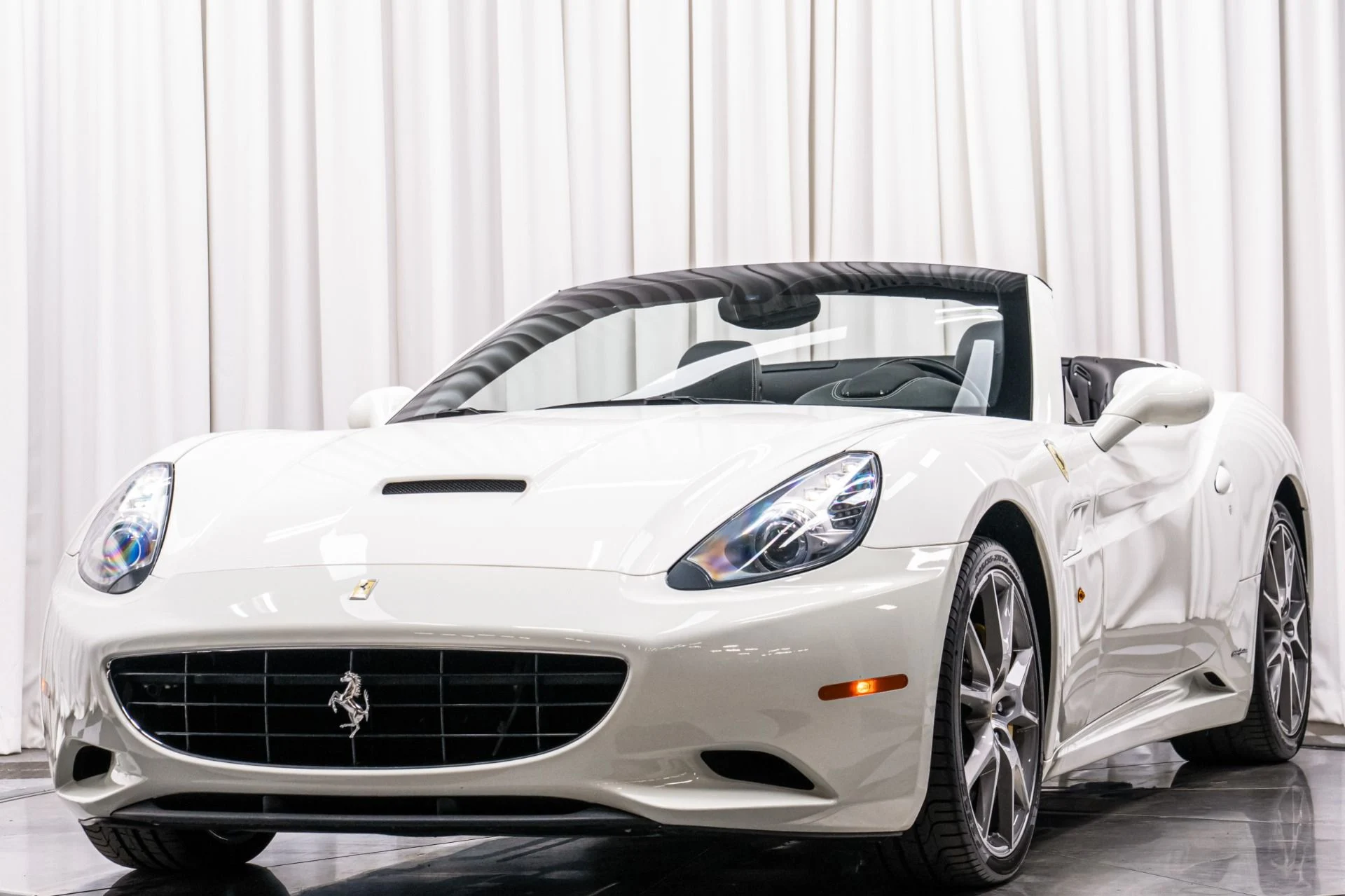 mph004_1541589297_Used_2014_Ferrari_California_1762200649_5102fa1716