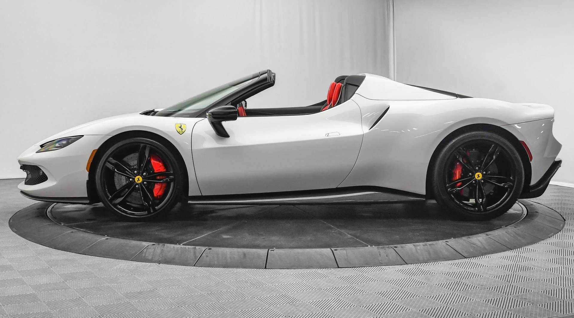 mph004_1552291546_Used_2025_Ferrari_296_GTS_CONV_1757451301_8a9d4351cd