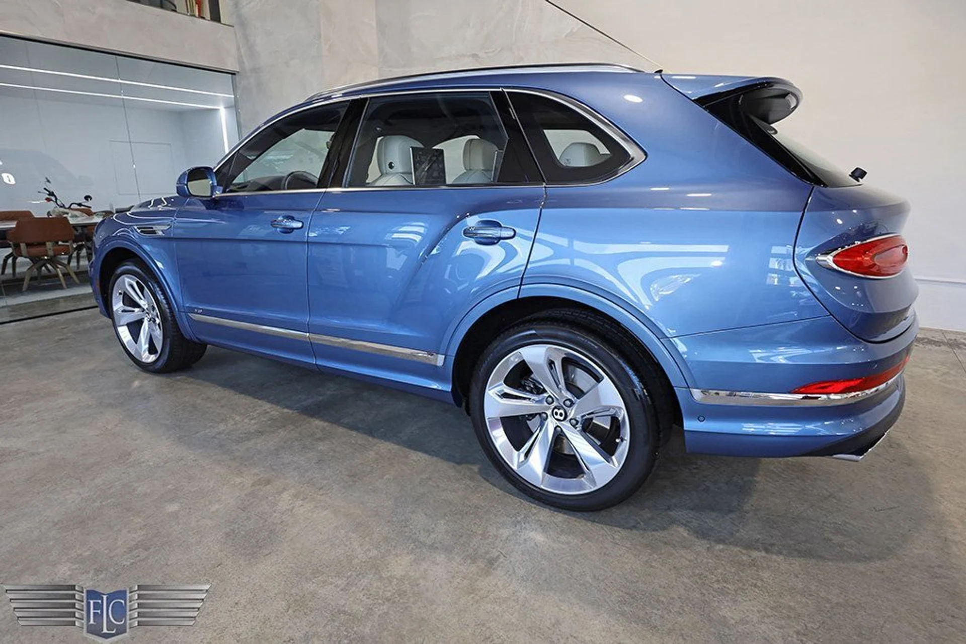 mph004_155315319_used_2022_bentley_bentayga_v8awd_9689_22903607_5_1024_cee90ba78a
