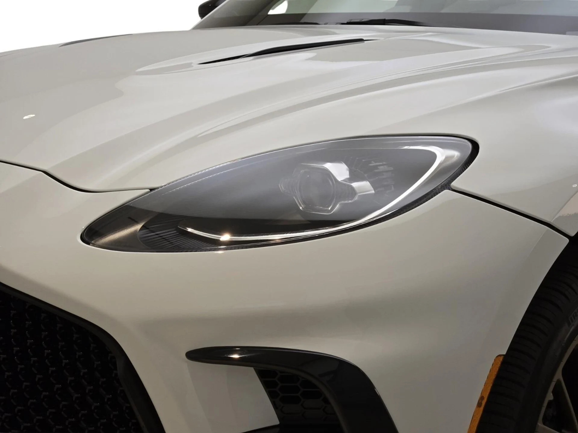 mph004_1571537594_New_2026_Aston_Martin_DBX_1767248303_44de72c333