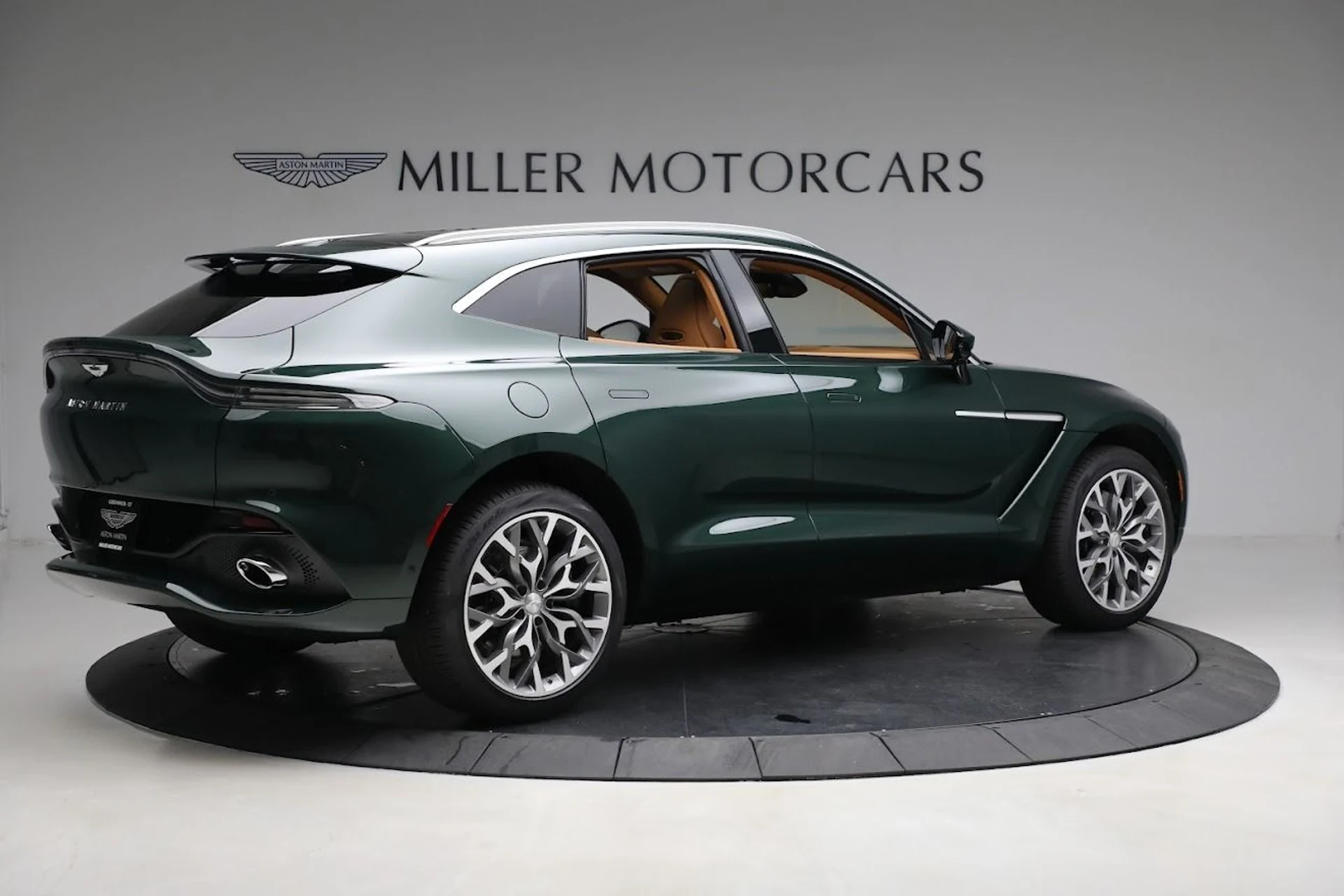 mph004_1607351675_Used_2023_Aston_Martin_DBX_1685647271_0cc2f58c75