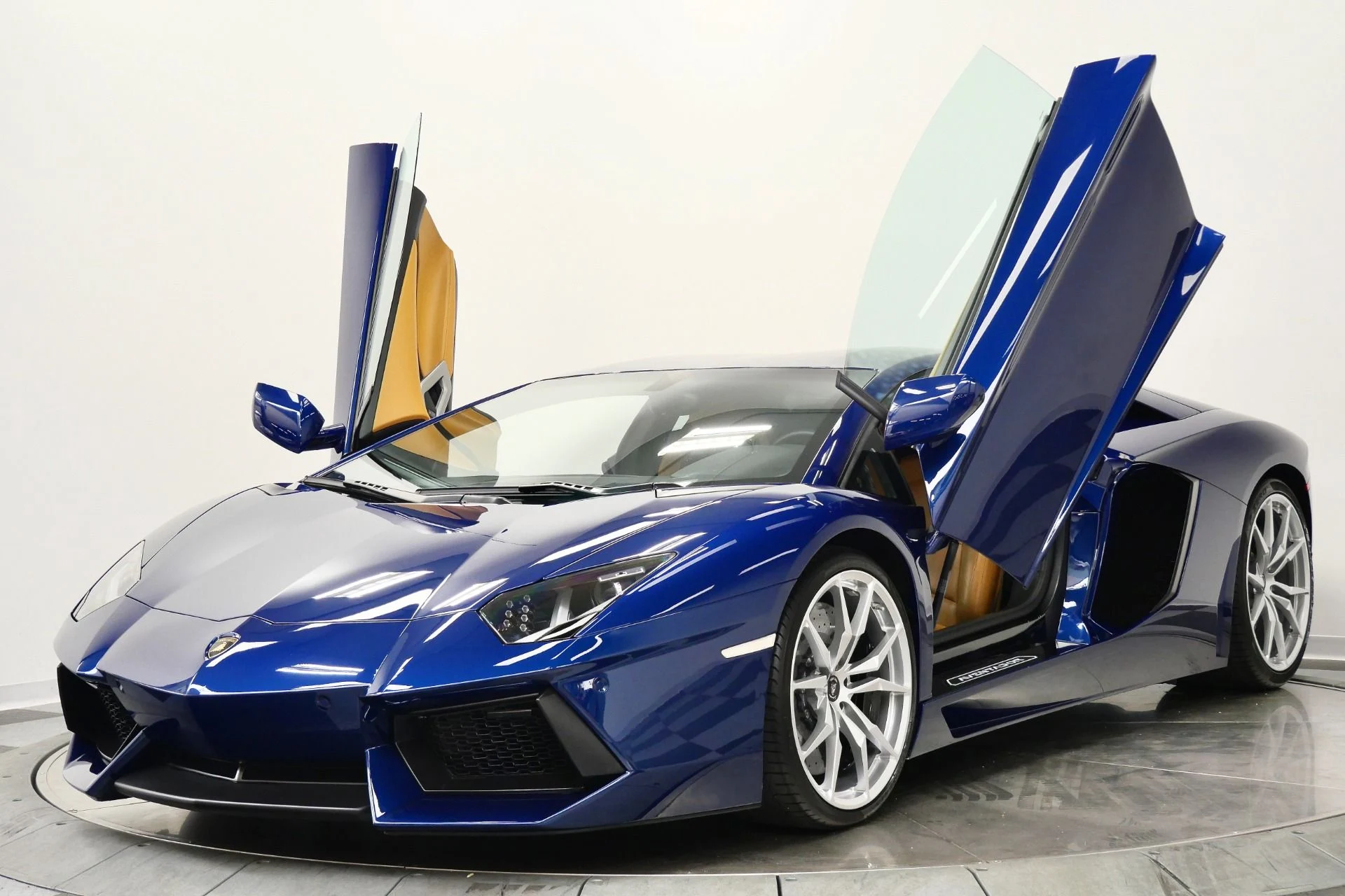 mph004_1615753164_Used_2014_Lamborghini_Aventador_LP_700_4_Beautiful_Color_Combination_Transparent_Engine_Bonnet_1774983686_b5161c71c9