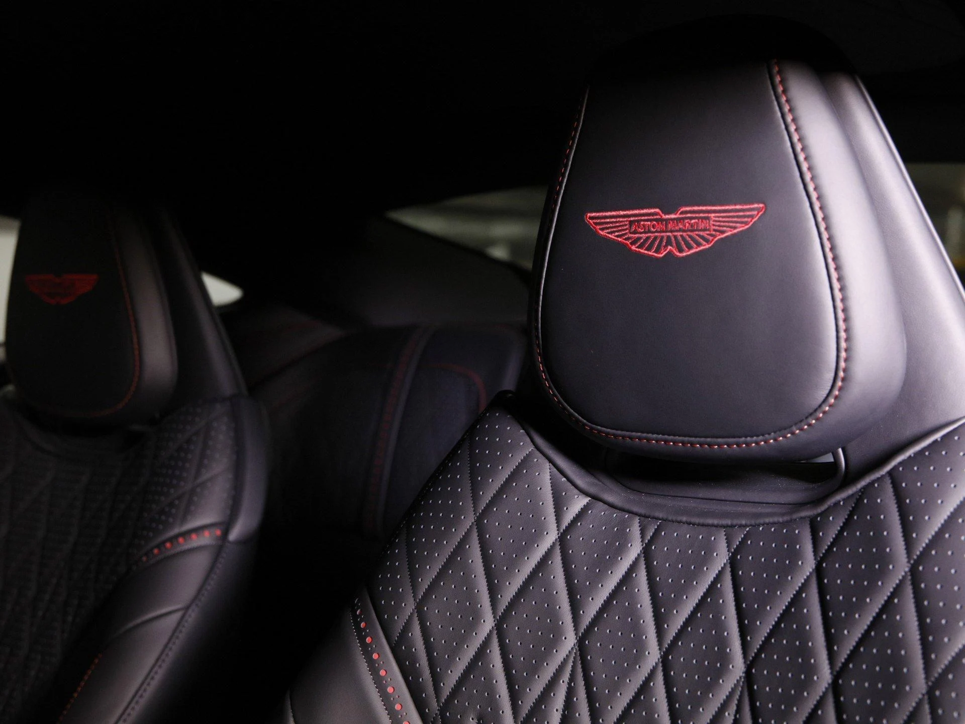 mph004_1622170792_Used_2024_Aston_Martin_DB_12_1758483136_3488e67a33