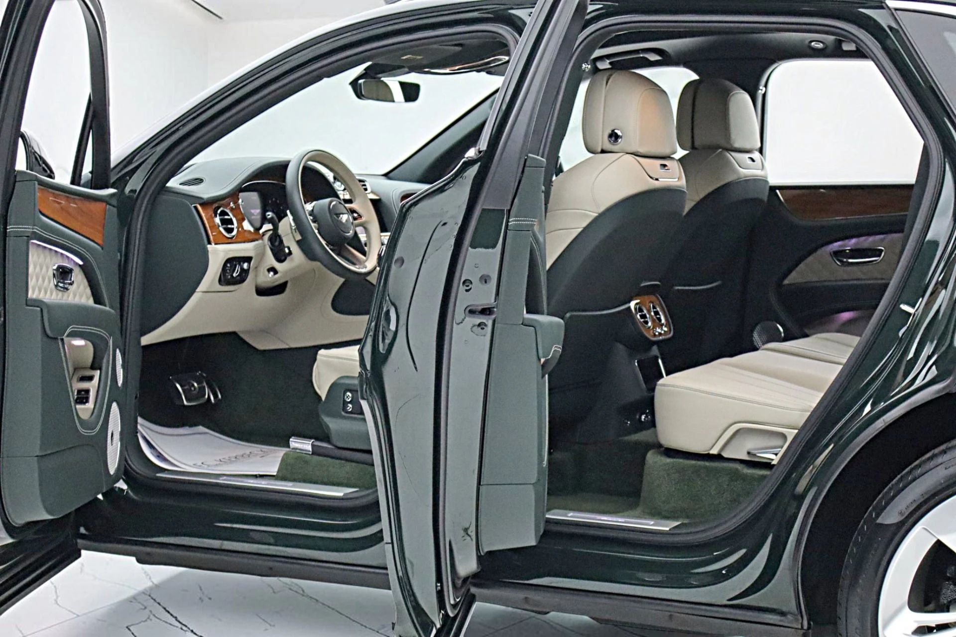 mph004_1625518290_Used_2023_Bentley_Bentayga_Azure_V8_1443488d48