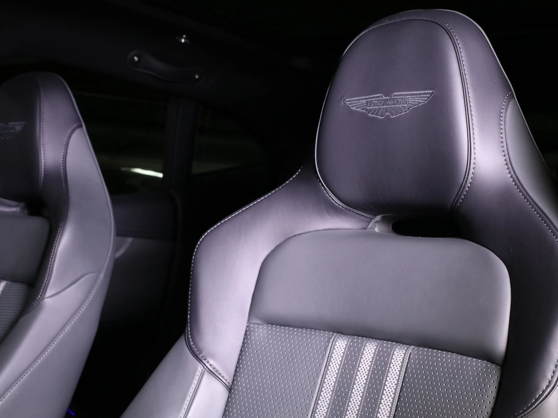 mph004_1633379425_New_2025_Aston_Martin_DBX_707_1768458252_fc878d41ec