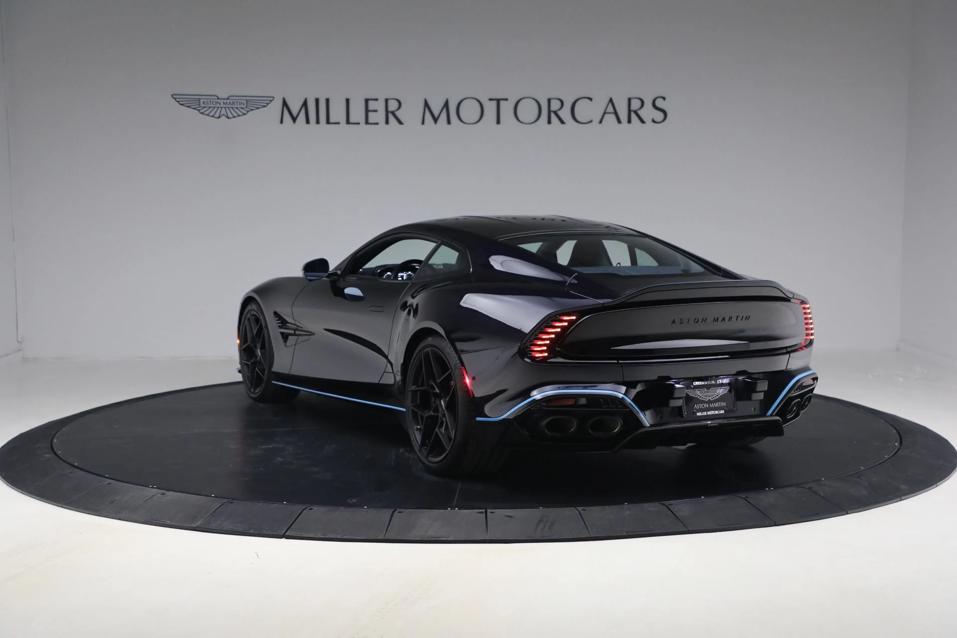 mph004_1635193216_Used_2025_Aston_Martin_Vanquish_1771024271_dd40b3d864